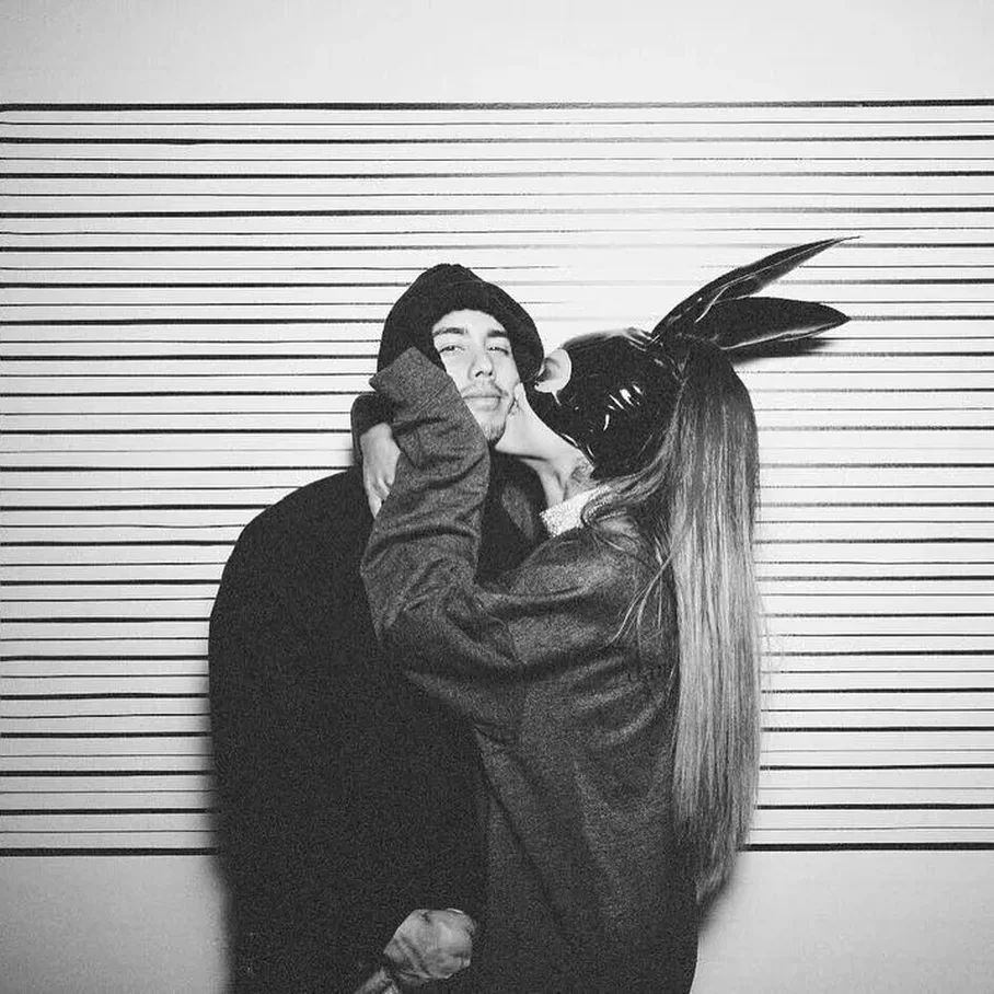 Ariana Grande zyrtarizon në Instagram rikthimin me Ricky Álvarez