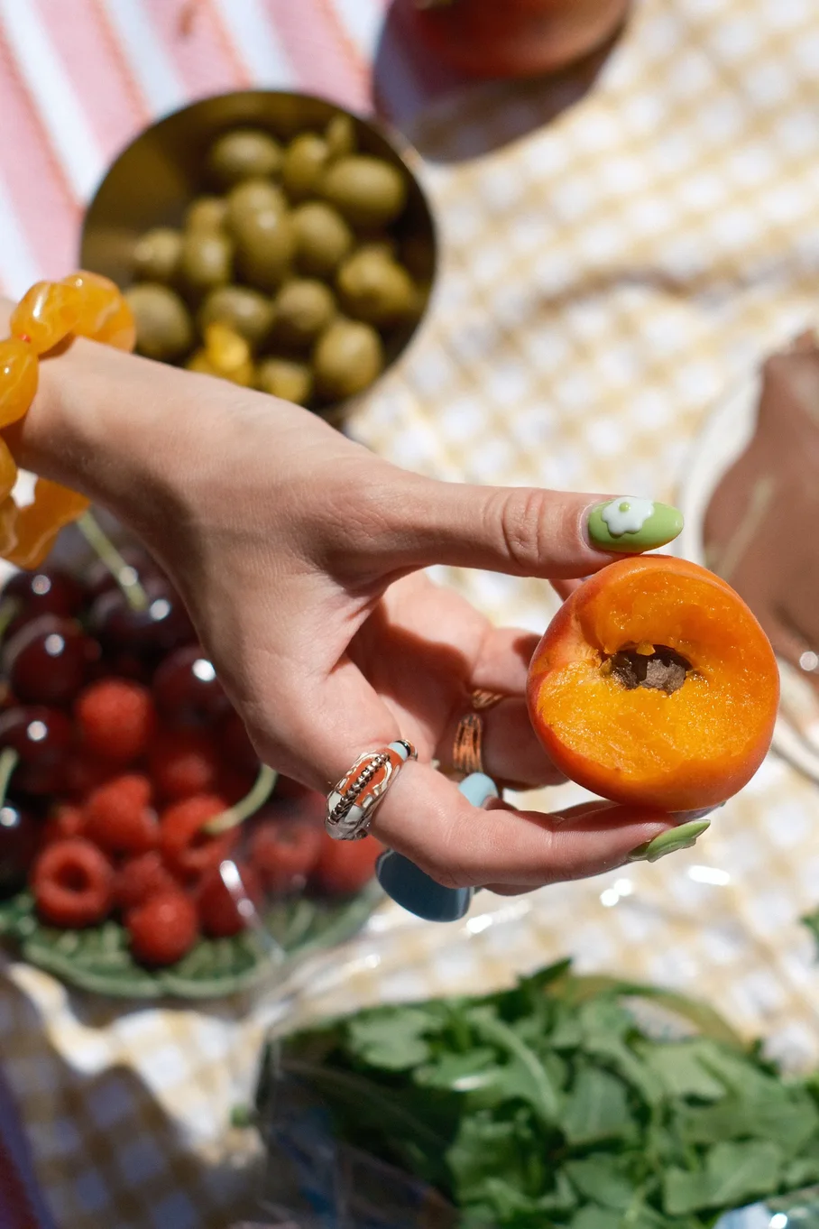 Fruti i verës që ndihmon kundër fryrjes dhe mbron lëkurën 