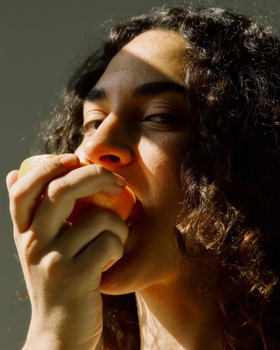 Ushqime të pasura me vitaminë B12, të rëndësishme për energjinë, gjakun dhe sistemin nervor