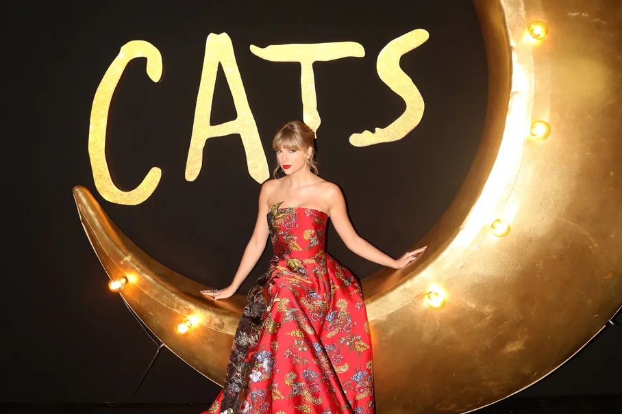 Taylor Swift mungoi në Emmy 2026, por u shfaq me macen Olivia Benson dhe la një mesazh të koduar