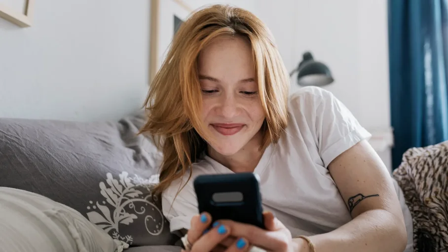 Dating online: 3 gabime në profil që mund të tërheqin njerëzit e gabuar