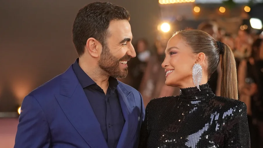 Jennifer Lopez dhe Brett Goldstein janë çift? Ja çfarë dimë për romancën e përfolur