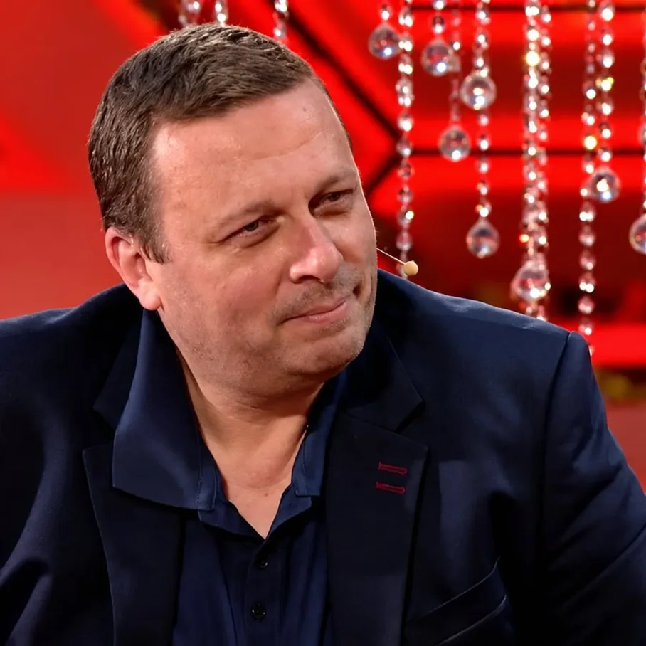 Bledi Mane zbulon mesazhet private me Adi Hilën pas publikimit të videove