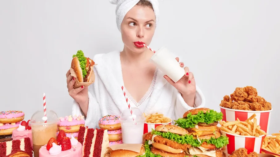 Mashtrimi i “cheat meal”: edhe pak ditë me ushqime shumë të yndyrshme mund të ndikojnë te kujtesa