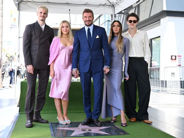 Victoria Beckham zbulon tradit&euml;n e thjesht&euml; q&euml; mbledh familjen e